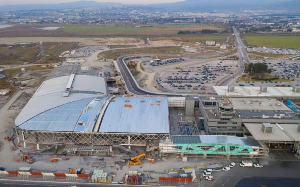 Στην τελική ευθεία η κατασκευή του οδικού άξονα Αεροδρόμιο - είσοδος Περαίας - Δημοπρατούνται και οι κυκλικοί κόμβοι