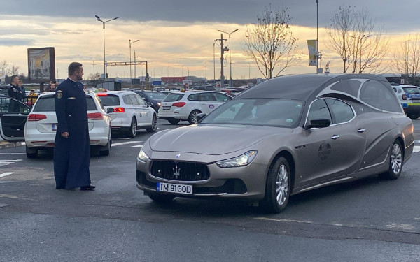 Τραγωδία στη Ρουμανία: Η θλιβερή πομπή με τις σορούς των αετόπουλων που θα πετάξουν για τη Θεσσαλονίκη (βίντεο)