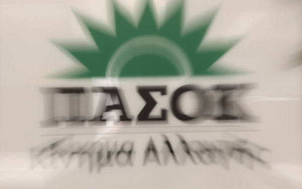 Η ηλεκτρισμένη ατμόσφαιρα στη Χαριλάου Τρικούπη και ο φόβος νέας... εσωστρέφειας