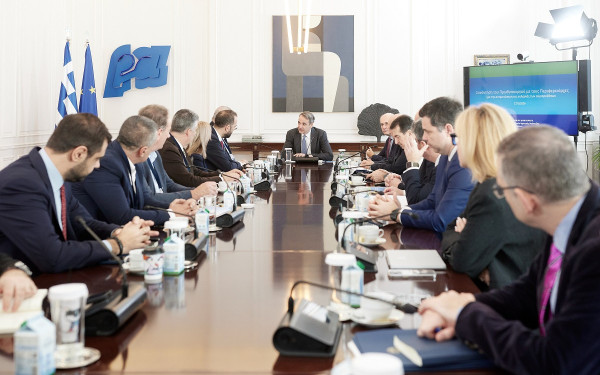 Μητσοτάκης για ευλογιά: «Δεν συζητάμε καθόλου ζητήματα εμβολιασμού»