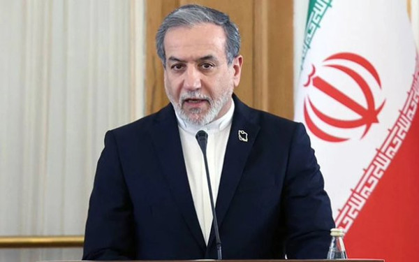 Αμπάς Αραγτσί: «Το Ιράν δεν έχει πρόθεση να διαπραγματευτεί με τις ΗΠΑ»