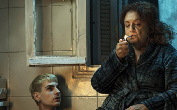 Η Ελένη Κοκκίδου στη «ΜτΚ»: «Η γυναίκα μαθαίνει να βλέπει τον εαυτό της μέσα από το βλέμμα του άντρα»