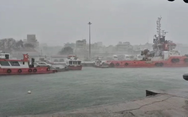 Συναγερμός στον Έβρο: Κλειστά σχολεία και δρόμοι κομμένοι από την κακοκαιρία (βίντεο)