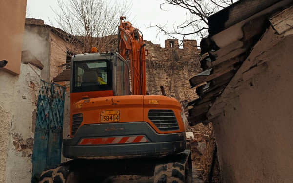 Θεσσαλονίκη: Σε εξέλιξη κατεδαφίσεις ετοιμόρροπων και εγκαταλελειμμένων κτιρίων στην Άνω Πόλη