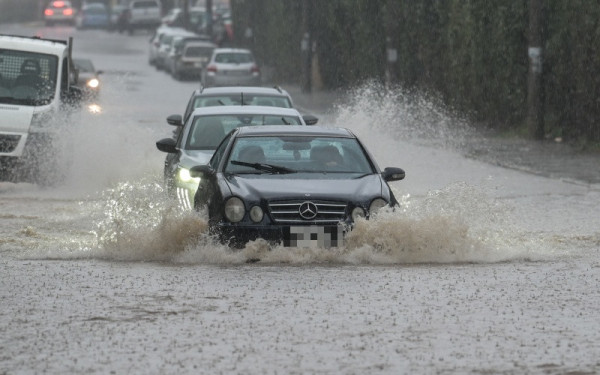 Ποιοι δρόμοι παραμένουν κλειστοί στην Αττική μετά το πέρασμα της ισχυρής κακοκαιρίας