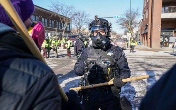 Μινεάπολη σε κρίση: Η κυβέρνηση Τραμπ σκληραίνει τη ρητορική μετά τους θανάτους Αμερικανών από ομοσπονδιακούς αστυνομικούς