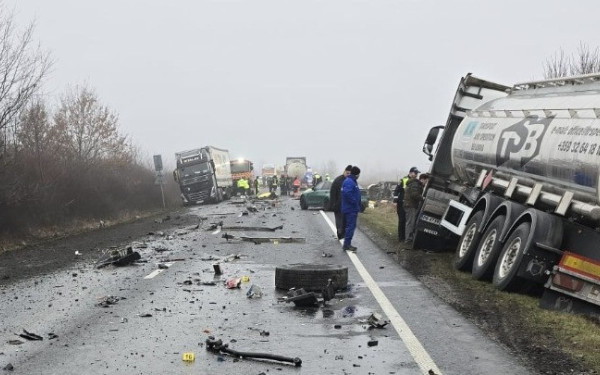Σε σοκ ο οδηγός της νταλίκας που προσέκρουσε στο μοιραίο βαν με τους οπαδούς του ΠΑΟΚ: «Δεν έχω ξαναδεί κάτι τέτοιο, οδηγώ 34 χρόνια»