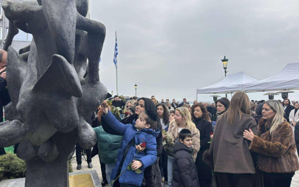«Ποτέ ξανά»: Η Θεσσαλονίκη τιμά τη μνήμη των 50.000 Εβραίων της (βίντεο)
