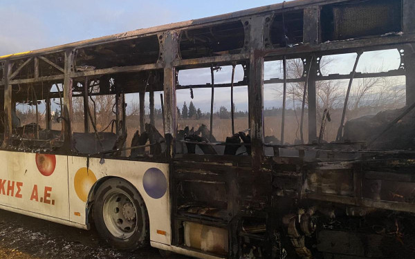 Θεσσαλονίκη: Φωτιά σε λεωφορείο του ΚΤΕΛ κοντά στο ΔΙΠΑΕ - Κάηκε ολοσχερώς