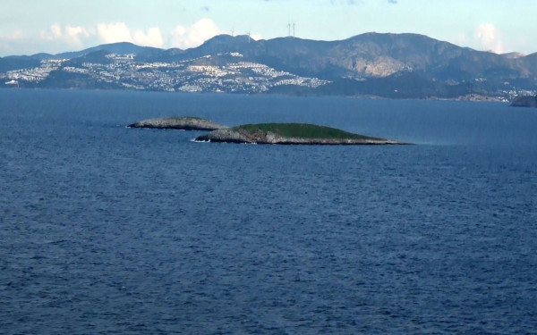 Τριάντα χρόνια από τα Ίμια: Η νύχτα που έφερε την Ελλάδα «ένα βήμα πριν τον πόλεμο» (βίντεο)