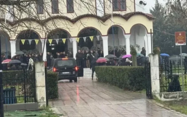 Καρδίτσα: Το τελευταίο αντίο στην 56χρονη Σταυρούλα που σκοτώθηκε από την έκρηξη στη «Βιολάντα»