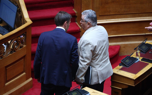 Βουλή: «Όχι» στην άρση ασυλίας του Δ. Κουτσούμπα, «Ναι» για τον Δ. Μάντζο