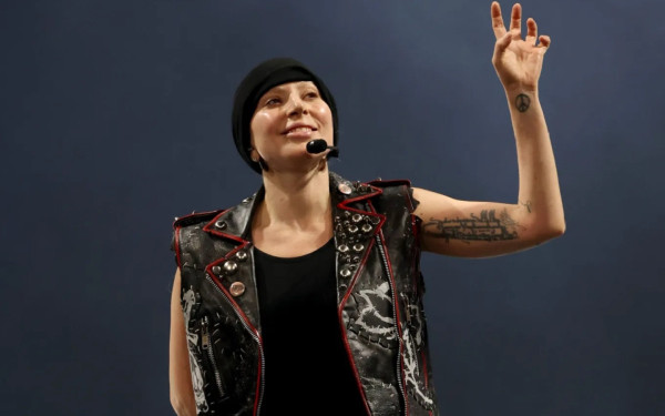 Η Lady Gaga κατακεραυνώνει την ICE: Ηχηρό μήνυμα για τη βία στη Μινεάπολη και τις οικογένειες των θυμάτων (βίντεο)