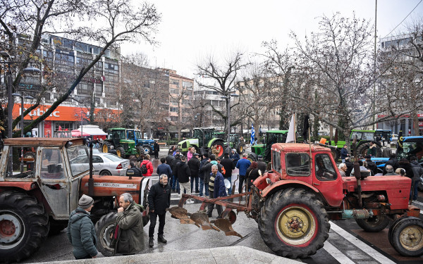 Λάρισα: Αποχώρησαν από το μπλόκο της Νίκαιας οι αγρότες – Κινητοποίηση στην πόλη