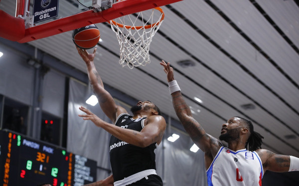 Μπάσκετ: Ο εφτάψυχος ΠΑΟΚ νίκησε τον Πανιώνιο στο θρίλερ της Γλυφάδας