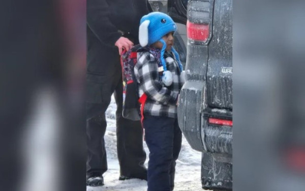 Σάλος στις ΗΠΑ: Πεντάχρονο παιδί συνελήφθη μαζί με τον πατέρα του από την ICE - Επέστρεφαν από το νηπιαγωγείο στη Μινεσότα