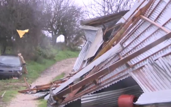 Ανείπωτη καταστροφή στην Πηνεία Ηλείας: Ανεμοστρόβιλος ισοπέδωσε κτηνοτροφική μονάδα - Αγνοούνται δεκάδες ζώα (βίντεο)