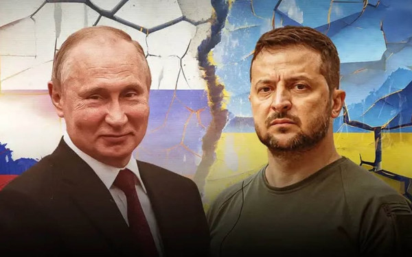 Ο Ζελένσκι απαντά στον Πούτιν: «Ας έρθει στο Κίεβο, αν τολμά»