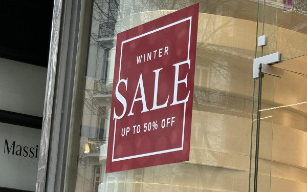 Χειμερινές εκπτώσεις: «Παγωμένη» αγορά και άδεια ταμεία