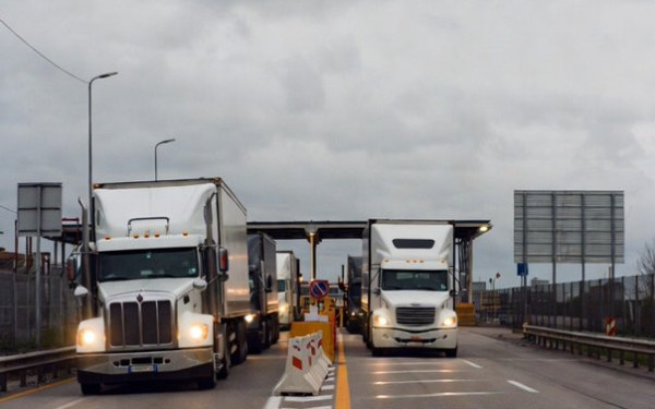 «Παραλύουν» τα σύνορα στα Δυτικά Βαλκάνια: Σε 7ήμερο αποκλεισμό προχώρησαν οι μεταφορείς