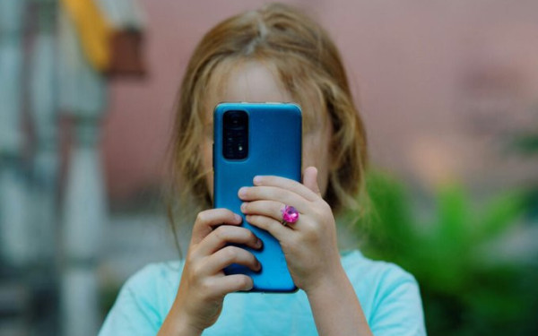 Πολωνία: Προς απαγόρευση των κοινωνικών δικτύων για εφήβους κάτω των 16 ετών