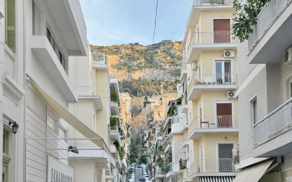 «Έκρηξη» στη στεγαστική πίστη και στα δάνεια προς μικρές επιχειρήσεις το 2025