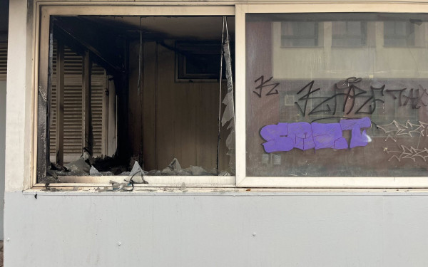 Θεσσαλονίκη: Φωτιά και φθορές στο 1ο Λύκειο Ευκαρπίας - Επέμβαση της πυροσβεστικής τη νύχτα (βίντεο)