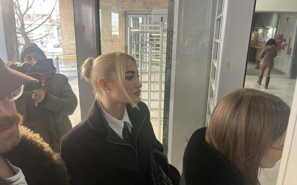 Ιωάννα Τούνη στο δικαστήριο για την υπόθεση revenge porn: «Ζητώ δικαιοσύνη για κάθε γυναίκα»