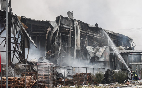 Τραγωδία στο εργοστάσιο Βιολάντα: Τα σενάρια που εξετάζονται για τα αίτια της έκρηξης