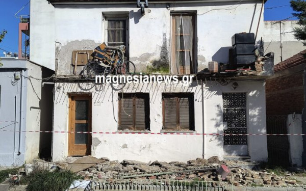 Απίστευτο περιστατικό στον Βόλο: Στο νοσοκομείο μια 43χρονη - Κατέρρευσε το μπαλκόνι όσο ήταν πάνω