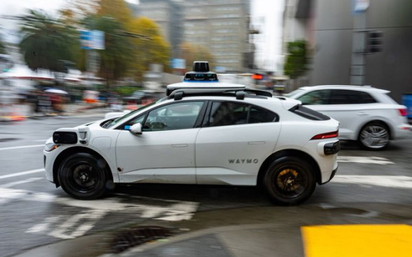 Το Ηνωμένο Βασίλειο πρωτοπορεί στις μετακινήσεις - Έρχονται ταξί χωρίς οδηγό (βίντεο)