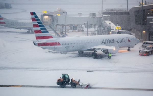 Νεκροί δέκα άνθρωποι από την  «χειρότερη καταιγίδα» που καταγράφεται στις ΗΠΑ - Εκατομμύρια σπίτια χωρίς ρεύμα (βίντεο)