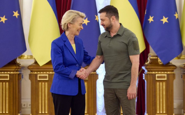 Επικοινωνία Φον ντερ Λάιεν - Ζελένσκι: «Ακλόνητη η στήριξη στην Ουκρανία – Έρχεται το 20ό πακέτο κυρώσεων κατά της Ρωσίας»