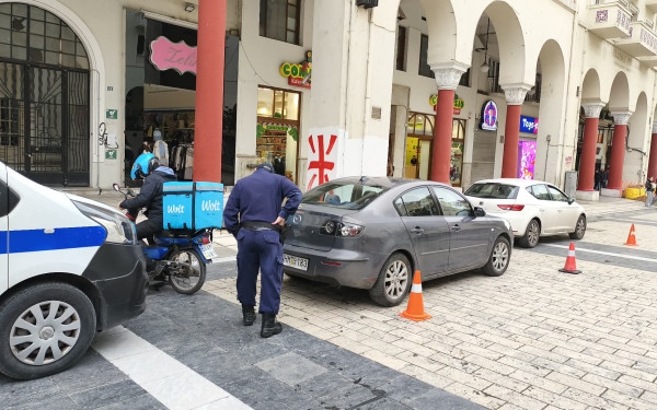 Θεσσαλονίκη: Εντατικοί έλεγχοι για παράνομες διελεύσεις ΙΧ από πεζοδρόμια και πεζόδρομους του κέντρου - «Τέλος στην κατάχρηση του δημόσιου χώρου»