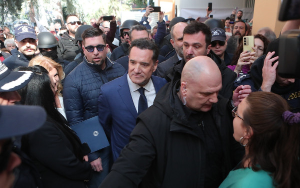 ΕΛ.ΑΣ για επεισόδια στο νοσοκομείο Νίκαιας - «Κάποιοι ήθελαν να δουν εικόνες να ανοίγουν το κεφάλι του υπουργού» (βίντεο)