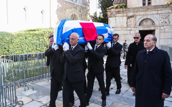 Σήμερα στη Μητρόπολη Αθηνών το τελευταίο αντίο στη σπουδαία Ελένη Γλύκατζη Αρβελέρ - Σε λαϊκό προσκύνημα η σορός της