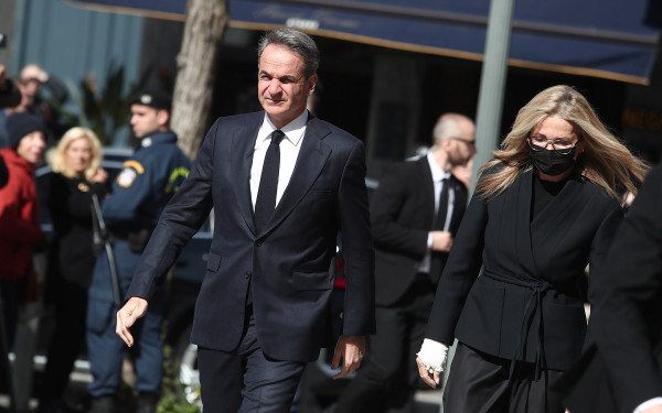 Το τελευταίο αντίο στην Ελένη Γλύκατζη Αρβελέρ - Δείτε βίντεο