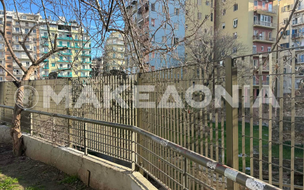 Θεσσαλονίκη: Κάγκελα ξανά στο Γαλεριανό ανάκτορο στην Ναυαρίνου - «Έκρηξη» Αγγελούδη