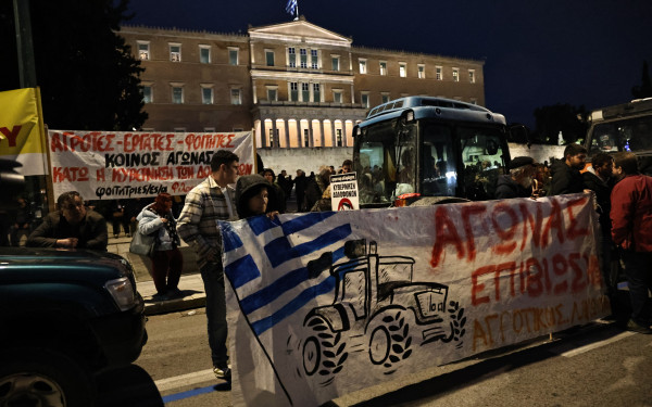 Τα τρακτέρ στο Σύνταγμα απόψε - Επόμενος σταθμός η Agrotica στη Θεσσαλονίκη