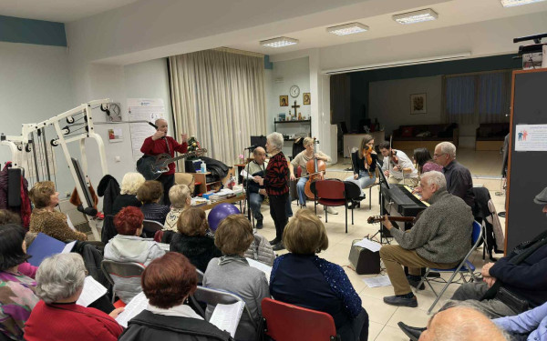 «Καφενείον Η Ωραία Ελλάς»: Η μνήμη γίνεται τραγούδι στο Αριστοτέλειον