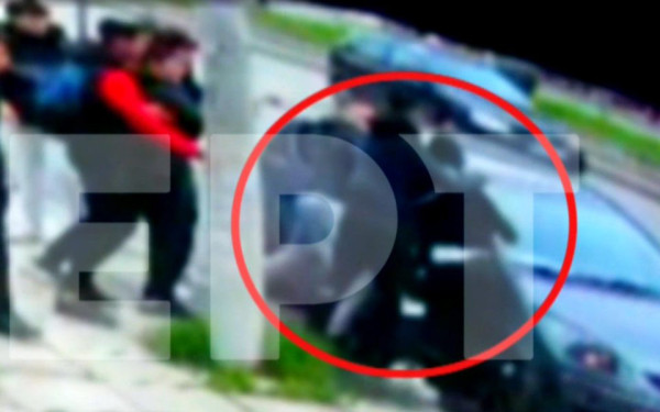 Σοκ στη Θεσσαλονίκη: Βίντεο-ντοκουμέντο από τον άγριο ξυλοδαρμό 16χρονου έξω από σχολείο