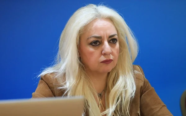 Παραιτείται η Άννα Στρατινάκη από υποδιοικήτρια της Ανεξάρτητης Αρχής λόγω της εμπλοκής του συζύγου της στην υπόθεση Παναγόπουλου