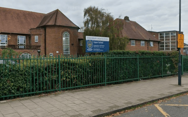 Συναγερμός στο Λονδίνο: Δύο μαθητές μαχαιρώθηκαν μέσα σε σχολείο στο Μπρεντ (βίντεο)