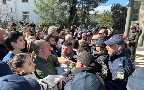 Νέα επεισοδιακή επίσκεψη Γεωργιάδη σε νοσοκομείο - ΟΠΚΕ και διαμαρτυρίες στο νοσοκομείο της Μυτιλήνης (βίντεο)