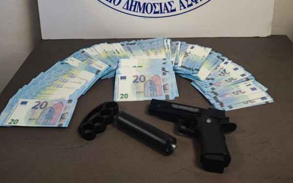 Άνδρας συνελήφθη στη Θεσσαλονίκη για πλαστά 20ευρα και όπλα