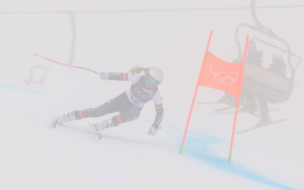 Χειμερινοί Ολυμπιακοί Αγώνες: «Πάγωσε» το κοινό με τον σοβαρό τραυματισμό της Ολυμπιονίκη Λίντσεϊ Βον (βίντεο)