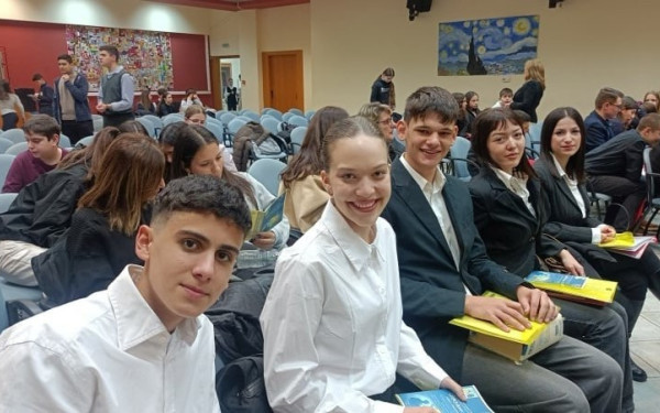 Θεσσαλονίκη: Η Τεχνητή Νοημοσύνη ενισχύει ή καταστρέφει τη δημιουργικότητα; Μαθητές αποκαλύπτουν την αλήθεια σε debate ρητορικής