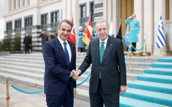 Έφτασε στην Τουρκία ο Μητσοτάκης - Ξεκίνησε η συνάντηση με τον Ερντογάν (βίντεο)