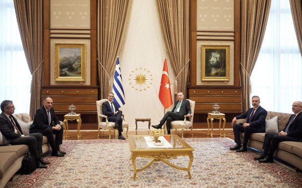 Έφτασε στην Τουρκία ο Μητσοτάκης - Ξεκίνησε η συνάντηση με τον Ερντογάν (βίντεο)