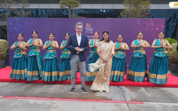 Με παραδοσιακούς χορούς υποδέχθηκαν τον Κ. Μητσοτάκη στην Ινδία – Αύριο η κρίσιμη συνάντηση με τον Ινδό πρωθυπουργό (βίντεο)